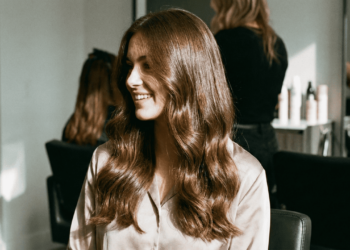 Como deixar o cabelo com efeito salão usando apenas itens básicos de cuidado