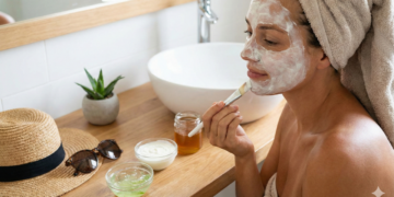 No verão, o autocuidado não depende de muitos produtos ou passos complicados