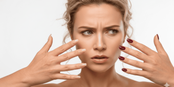 Quer realçar o bronzeado? O tom de esmalte que acende sua pele no verão