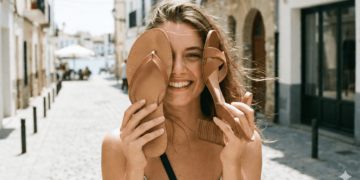 Chinelo ou rasteirinha? Saiba qual o melhor sapato para o ano novo na praia