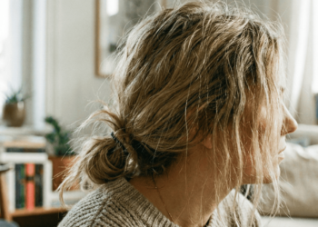 Seu cabelo anda opaco? Esses são os hábitos simples que devolvem o brilho aos fios