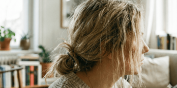 Seu cabelo anda opaco? Esses são os hábitos simples que devolvem o brilho aos fios