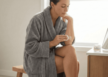 A rotina simples que devolve a cor natural e a maciez aos cotovelos