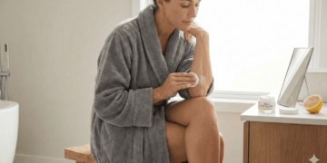 A rotina simples que devolve a cor natural e a maciez aos cotovelos