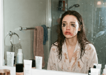 Maquiagem derretendo? Veja os erros que detonam seu visual no verão