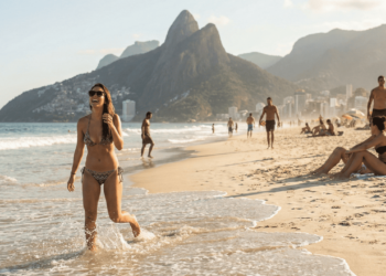 As cores de biquíni que vão dominar as areias no verão de 2026