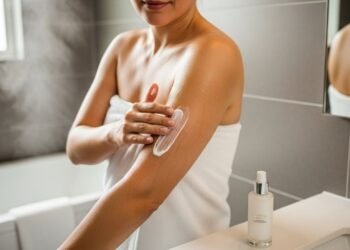 Esse pequeno ajuste na rotina do banho deixa a pele mais macia por muito mais tempo