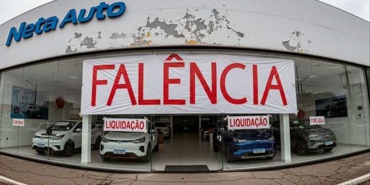 Montadora chinesa falida mantém operação no Brasil e tenta reverter crise com cortes e descontos