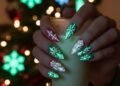 Unhas de Natal ganham efeito glow e se tornam o destaque das celebrações