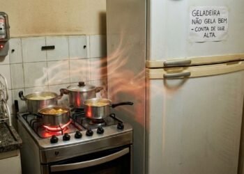 Geladeira perto do fogão pode aumentar sua conta de luz e você nem imaginava