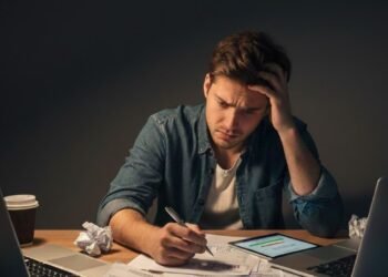 Como sair do sufoco financeiro adaptando a clássica regra 50-30-20 à sua vida