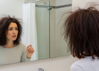Cansou do frizz e cabelo opaco? A solução pode estar no óleo que você já tem em casa