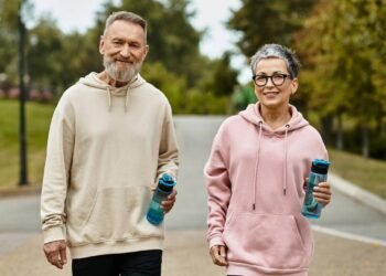 O exercício simples e acessível mais eficaz para queimar gordura após os 60, segundo especialistas