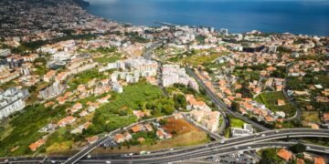 O paraíso chamado de Jardim Flutuante, onde o mar azul encontra montanhas verdes em cenários cinematográficos