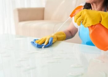 A técnica dos três panos deixa a casa limpa de verdade sem precisar esfregar tudo de novo