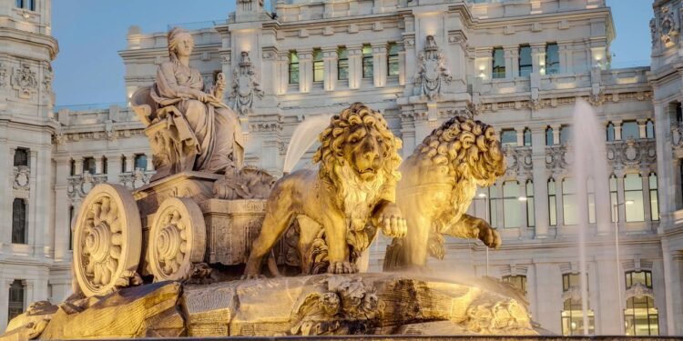 A atmosfera de Madri encanta quem explora // Créditos: depositphotos.com / AnibalTrejo