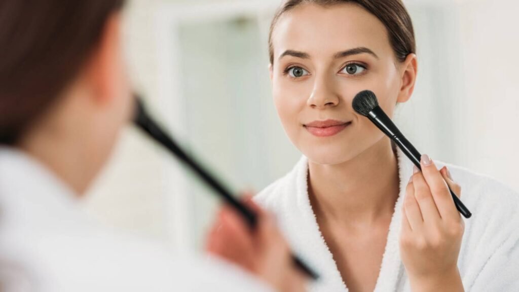 Como transformar a maquiagem do trabalho em um look noturno em poucos minutos