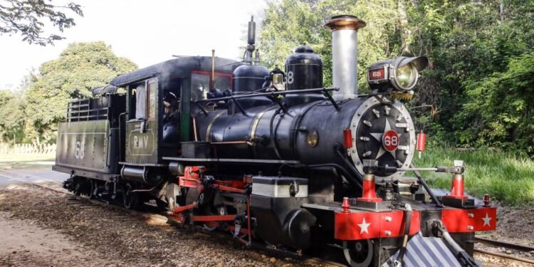 Maria Fumaça resgata a era do vapor em rotas turísticas históricas // Créditos: depositphotos.com / sidneydealmeida