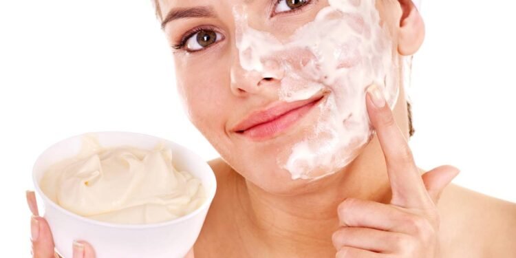 Como conquistar o efeito porcelana sem craquelar a pele com essa máscara caseira