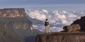 A montanha sagrada do Brasil onde você pisa em três países ao mesmo tempo