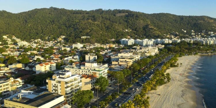Niterói combina beleza natural, segurança e fácil acesso à capital fluminense // Créditos: depositphotos.com / Ranimiro