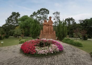 Essa cidade da Serra Gaúcha encanta com jardins perfeitos e vida tranquila