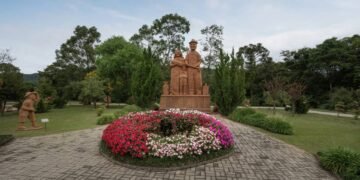 Essa cidade da Serra Gaúcha encanta com jardins perfeitos e vida tranquila