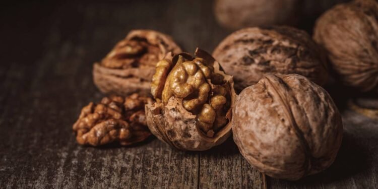 Nozes - Créditos: depositphotos.com / AntonMatyukha