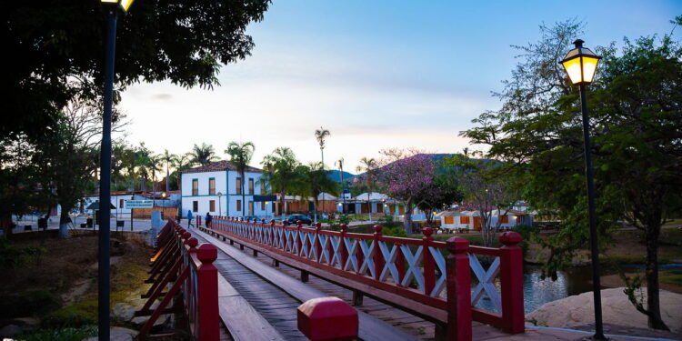 Entre ruas de pedra e trilhas, Pirenópolis une aventura e paz em um só destino // Créditos: depositphotos.com / AngelaMacario