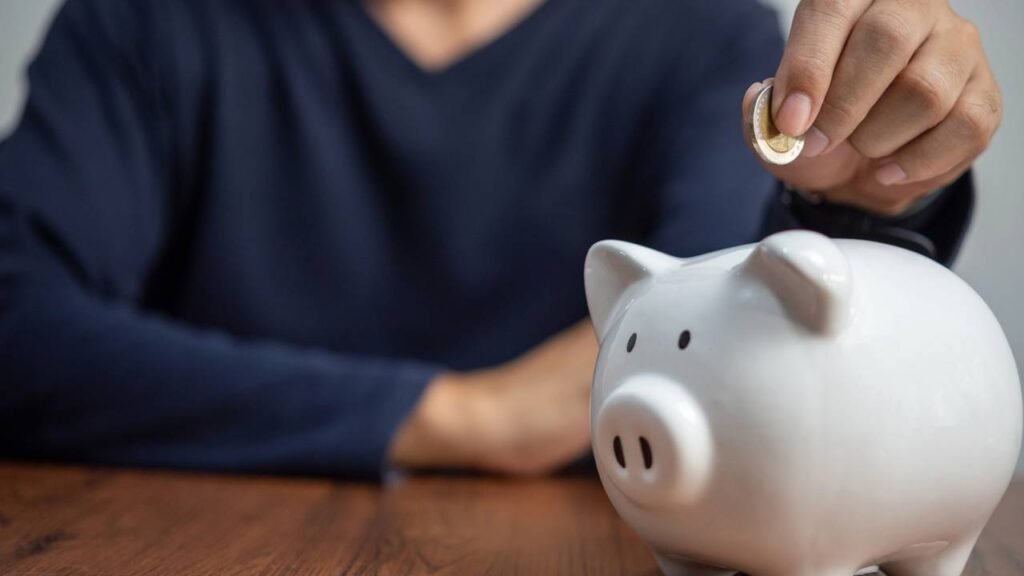 Poupança ou CDB em 2025? Veja quanto R$ 1.000 rendem com a Selic a 15%