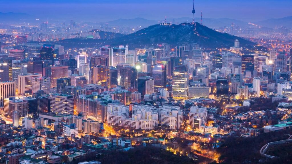 Essa cidade encanta quem busca palácios ancestrais e arranha-céus futuristas no mesmo lugar