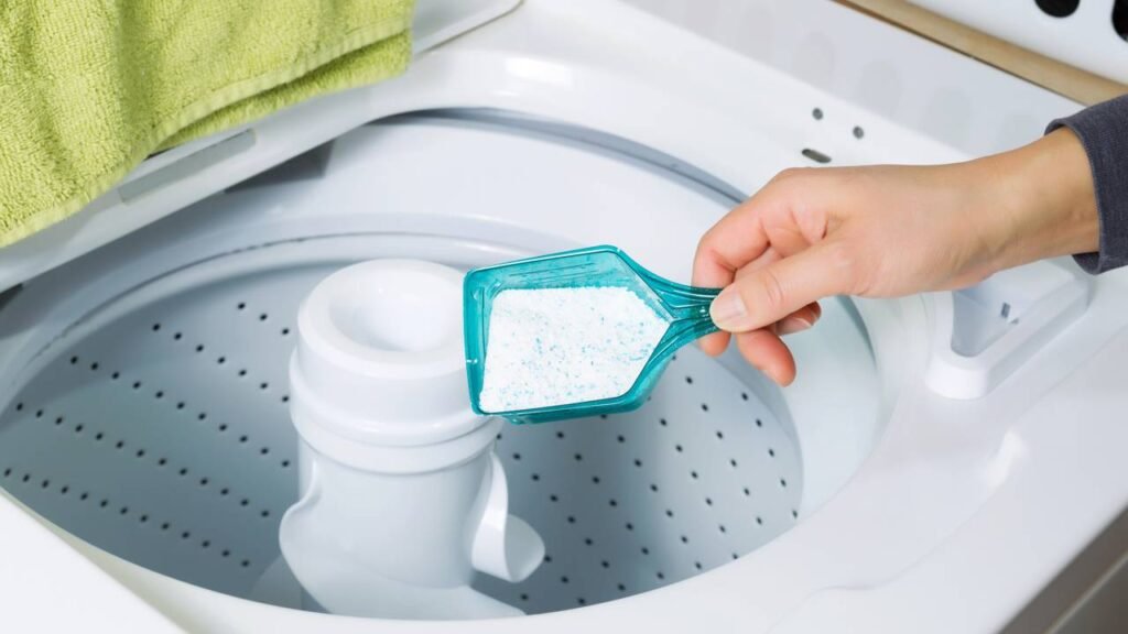 Esse erro com sabão tá estragando lavadoras e quase ninguém sabe