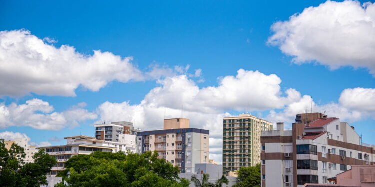 Rica em cultura e história, Santa Maria encanta com praças arborizadas, universidades renomadas e clima tranquilo // Créditos: depositphotos.com / lecobron