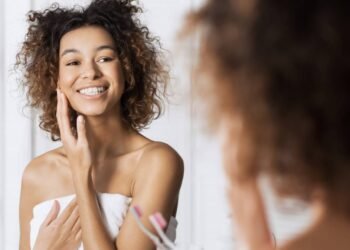 A rotina noturna simples que estimula colágeno e melhora a firmeza sem esforço