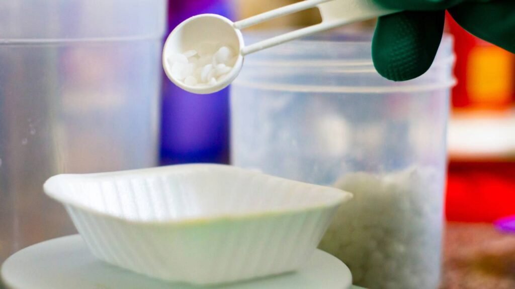 Ela tentou acabar com o mau cheiro e quase causou um desastre no encanamento