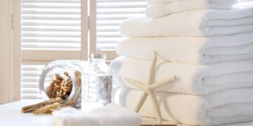 O truque das donas de casa que deixa a toalha macia sem gastar com amaciante