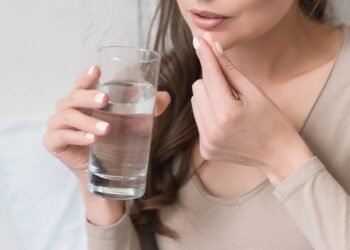 Esqueça o mito de 8 copos de água por dia! Médicos revelam a quantidade de água ideal para idade e peso