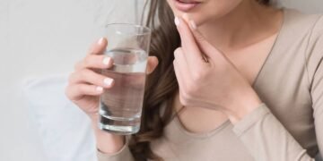 Esqueça o mito de 8 copos de água por dia! Médicos revelam a quantidade de água ideal para idade e peso