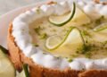 Torta gelada de limão que fica firme e refrescante mesmo no calor