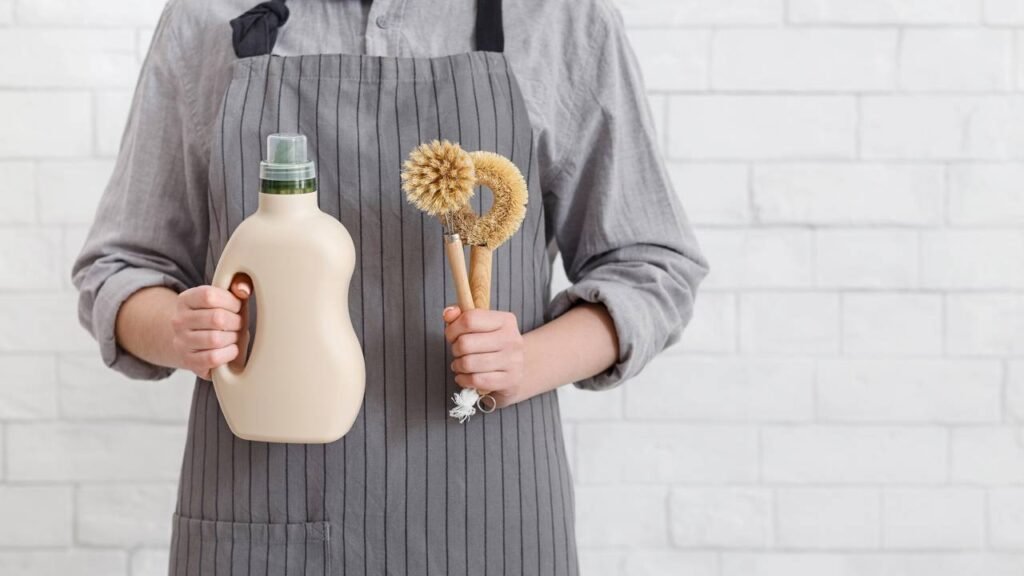 Sua geladeira está com cheiro forte? Veja como resolver sem usar produtos caros