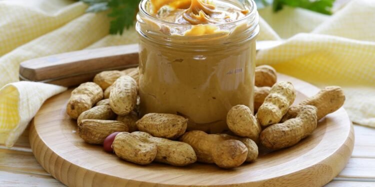 Quando falamos de saúde, o amendoim chama atenção por reunir gorduras boas, proteínas, fibras - Créditos: depositphotos.com / Dream79