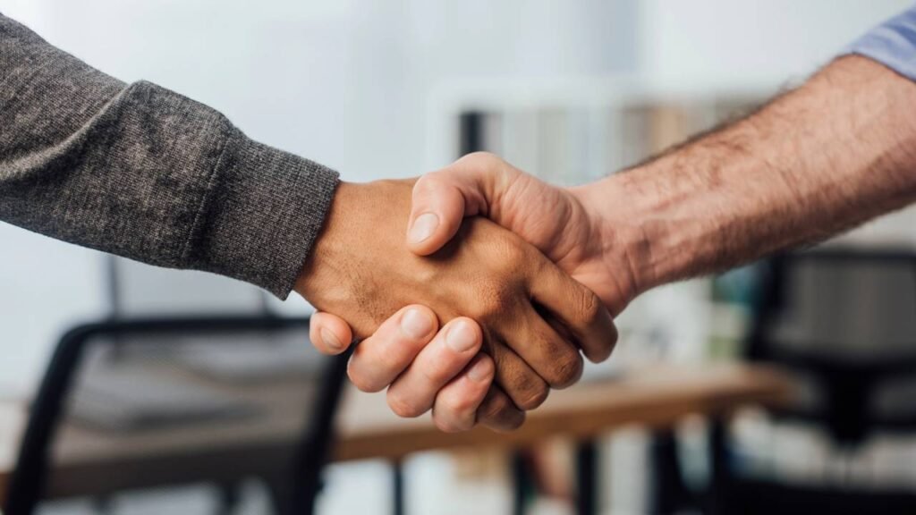 O aperto de mão revela mais sobre você do que imagina