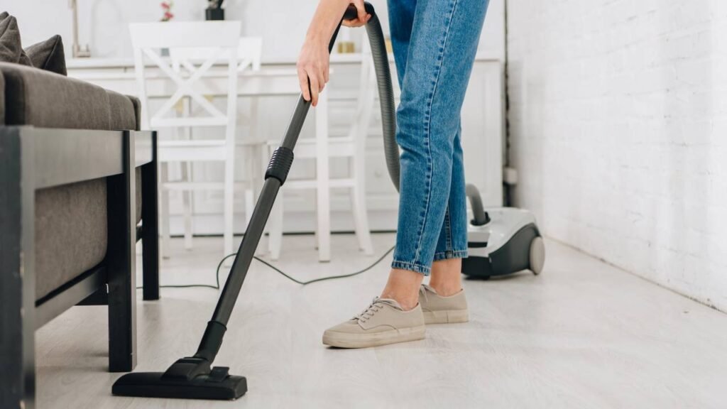 Prós e contras do aspirador de pó vertical 2 em 1