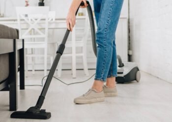 Prós e contras do aspirador de pó vertical 2 em 1