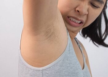 Diga adeus ao mau cheiro e às axilas escuras com esta receita caseira