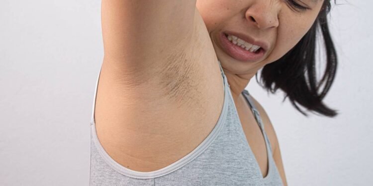 O interesse por tratamentos naturais para axilas cresceu entre quem quer reduzir o contato com fragrâncias sintéticas - Créditos: depositphotos.com / t.scentrio@gmail.com