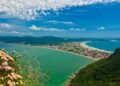 Essa península brasileira prova que viver bem também é viver perto da praia