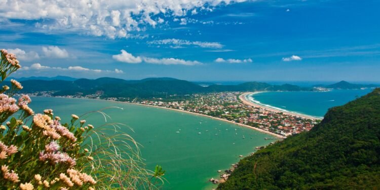Essa península brasileira prova que viver bem também é viver perto da praia