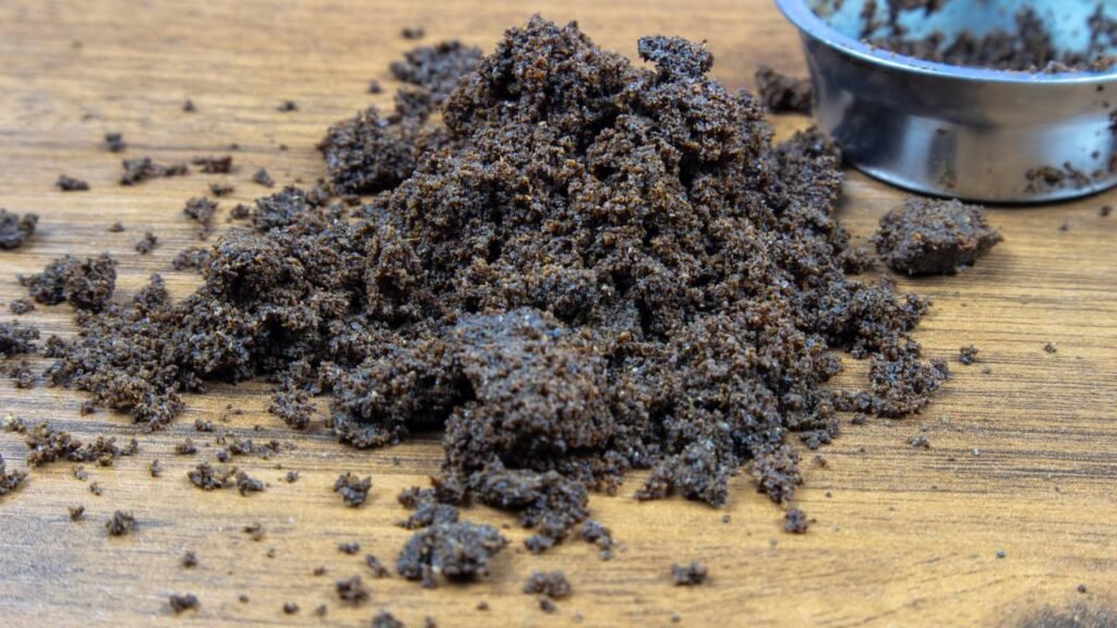 Panela em inox opaca? Essa mistura caseira com café devolve o brilho fácil