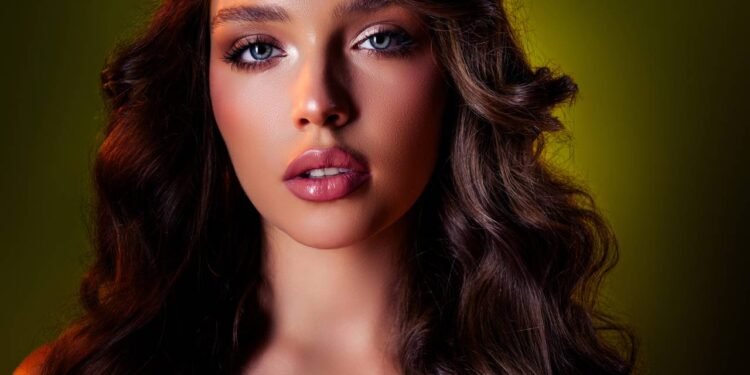 Fim de ano chegando, agenda cheia de encontros e fotos, e bate aquela vontade de dar uma iluminada no visual sem mudar tudo - Créditos: depositphotos.com / BeautyHero